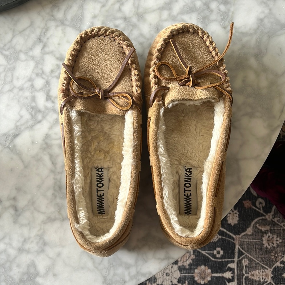 Minnetonka leather tan slippers. Size 7